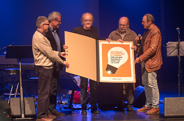 Luis Eduardo Aute recibe el premio BarnaSants a la trayectoria artística. © Xavier Pintanel