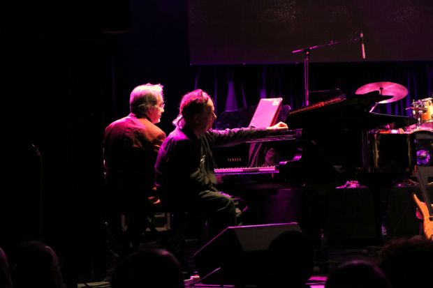 Conrad Setó y Antoni-Olaf Sabater comparten piano en la interpretación de A Margalida. © José Luis Martínez