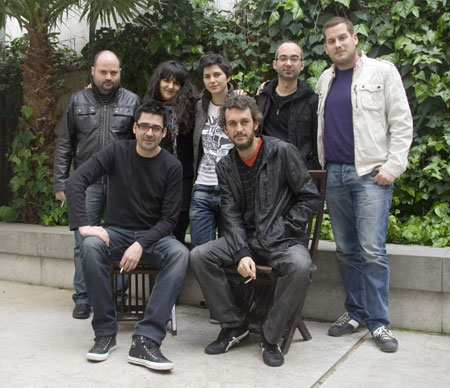 Foto de familia de la presentación de hoy del concierto «Cantautar: 10º aniversario». De izquierda a derecha y de arriba a abajo: Rubén Martínez i Vanessa Martín —creadores de «Les nits de l'Art», Hache, Rubén Mata, Rafa Rodríguez, Dani Flaco y Rafa Pons. © Xavier Pintanel