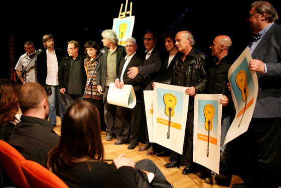 Entrega de los premios BarnaSants 2011. De izquierda a derecha: Juan Miguel Morales, Xavier Pintanel, Jordi Rueda, Helena Morèn y Jordi Bianciotto (miembros del jurado), Raimon, Pere Camps, Eduard Iniesta, Joan Isaac, Enric Hernàez y Antonio Franco. © Marc Gall/Comedia