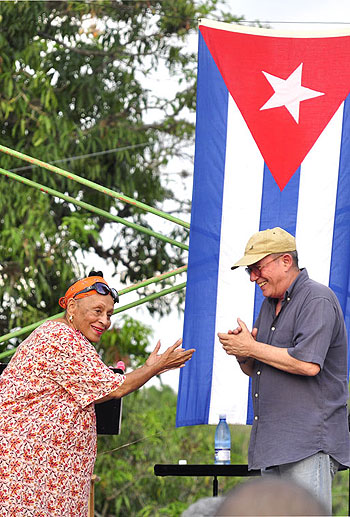 Omara Portuondo y Silvio Rodríguez en El Cotorro, La Habana. © Kaloian Santos Cabrera