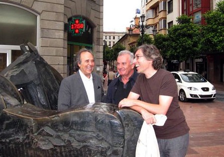 Joan Manuel Serrat, Víctor Manuel y David Trueba. © EP