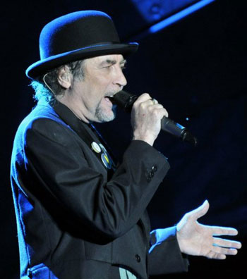 El cantante español Joaquín Sabina durante un concierto en  Paraguay. © Norberto Duarte/AFP