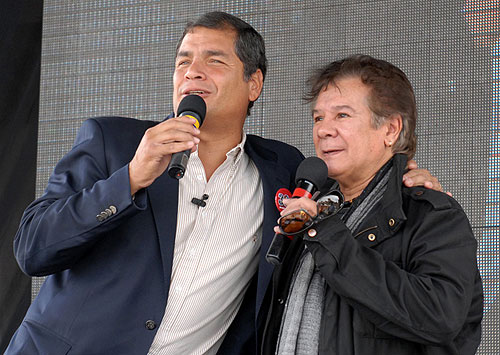 El Presidente de Ecuador, Rafael Correa, con Víctor Heredia. © Prensa Presidencia de Ecuador