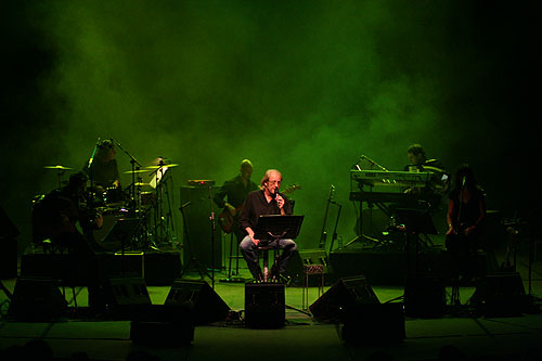 Luis Eduardo Aute en una presentación de su álbum «Intemperie». © Xavier Pintanel