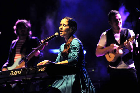 Julieta Venegas en el Festival Sons del Món. © EFE