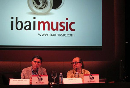 Luis Ruiz y Agustín Oiarzabal en la presentación de Ibaimusic. 