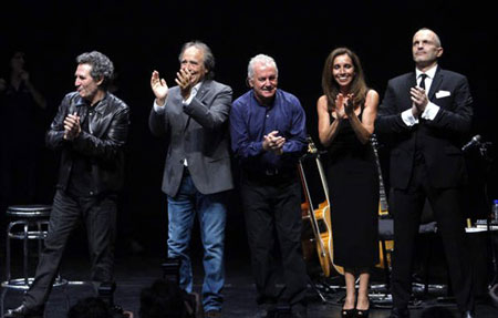 Miguel Ríos, Joan Manuel Serrat, Víctor Manuel, Ana Belén y Miguel Bosé. 