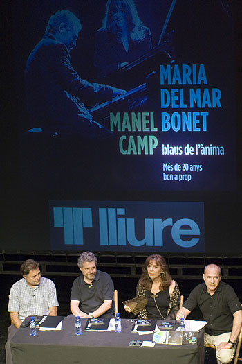 Presentación del nuevo disco y espectáculo «Blaus de l’ànima. Més de 20 anys ben a prop» en el Teatre Lliure de Gràcia (Barcelona). © Xavier Pintanel