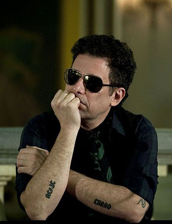 Andrés Calamaro durante una conferencia de prensa en Ciudad de México el 16 de junio de 2011. © Ronaldo Schemidt/AFP