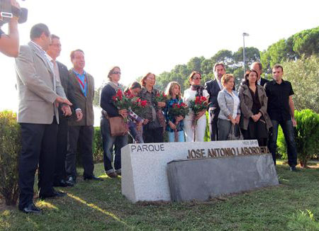 Inauguración del monumento a José Antonio Labordeta en el parque lleva su nombre. © EP