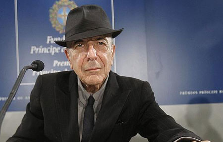 Leonard Cohen en la rueda de prensa previa a la entrega de los Premios Príncipe de Asturias. © EFE