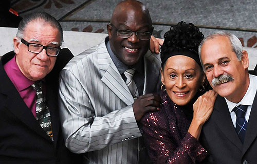 Omara Portuondo con algunos miembros del Buena Vista Social Club. 