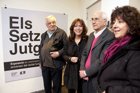 Lluís Serrahima, Maria del Mar Bonet, Josep Maria Espinàs y Maria Amèlia Pedrerol en el acto de ayer. 