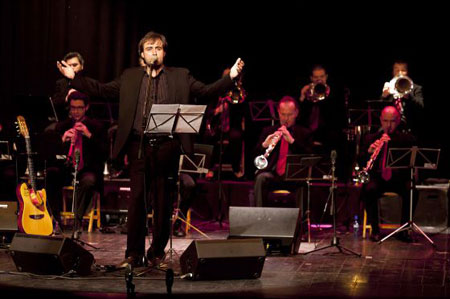 Roger Mas y la Cobla Sant Jordi en Solsona. © Txell Mas