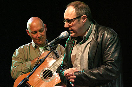 Vicente Feliú y Pere Camps en la clausura de la decimocuarta edición del Festival BarnaSants. © Xavier Pintanel