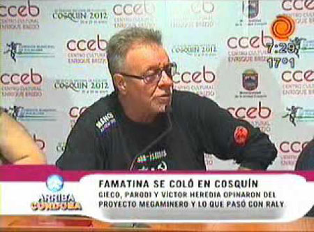 Imágenes televisivas de la rueda de prensa de León Gieco en Cosquín. 