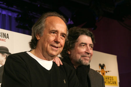 Joan Manuel Serrat y Joaquín Sabina en la rueda de prensa de presentación del disco «La Orquesta del Titanic» y de la gira «Dos pájaros contraatacan». © Xavier Pintanel