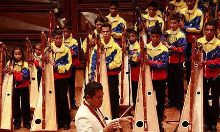 Orquesta juvenil de música tradicional venezolana «Alma llanera». 