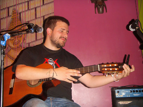 Alberto Leal durante la presentación del disco "De amores y rayuelas» en la Sala Zanzíbar de Madrid. 