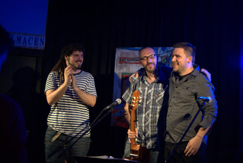 Álvaro Ruiz, Alejandro Ferre y Alberto Leal durante la presentación del disco «De amores y rayuelas» en La Estación de Sevilla. © Alicia Albarrán