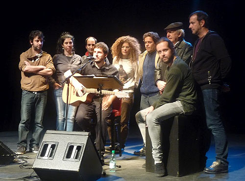 De izquierda a derecha: Mazoni, Rossana Taddei, Diego Kuropatwa,  Pau Alabajos, Samantha Navarro, Daniel Drexler, Guillamino, Daniel Viglietti y Cris Juanico. © Josep Maria Hernández Ripoll