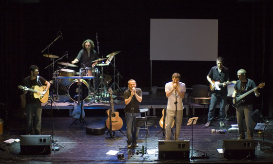 Ferran Orriols «Nandu», cantante del grupo Nyandú fue unos de los invitados en la presentación de su nuevo disco en el CAT de Barcelona © Xavier Pintanel