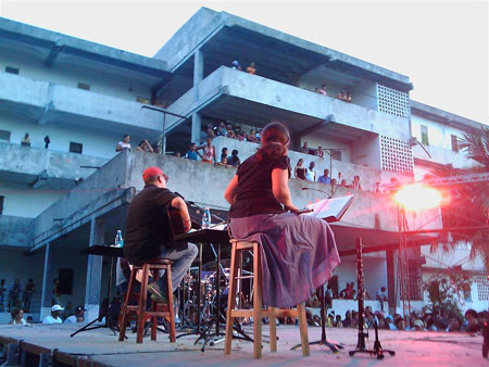 Silvio Rodríguez en Miraflores. © Víctor Casaus