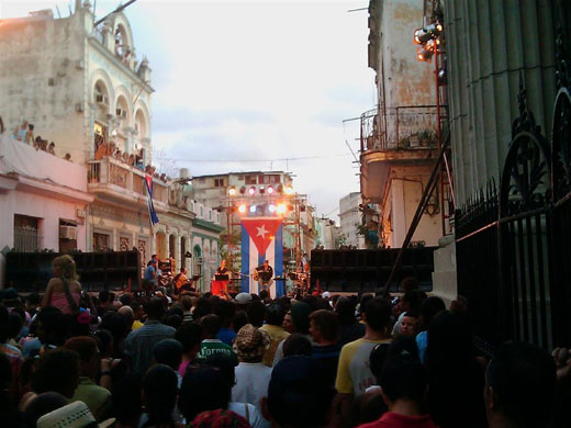 Silvio Rodríguez en Colón. © Víctor Casaus