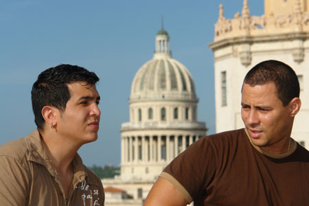 Yoel Martínez e Israel Rojas, el dúo cubano Buena Fe.