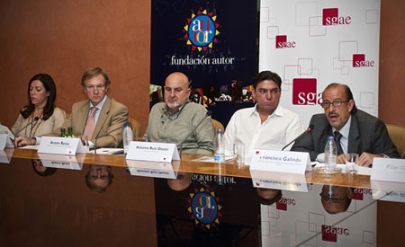 Julia Altares, portavoz de la Junta Directiva de la SGAE; Miguel Ángel Recio, Director General del INAEM; Antón Reixa, presidente de la SGAE; Antonio Onetti, presidente de la Fundación Autor  y Francisco Galindo, Secretario General de la SGAE. © Luis Camacho