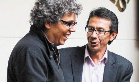 Pedro Guerra con el Ministro de las Culturas boliviano Pablo Groux.