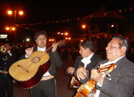 Mariachis en la Plaza Garibaldi de México DF © Jocelyne Leiva von Bovet