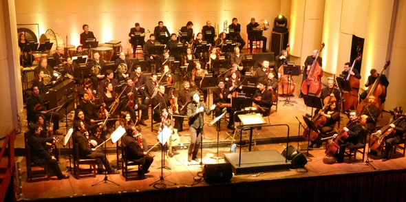 Manuel García con la Orquesta Sinfónica Universidad de Concepción.