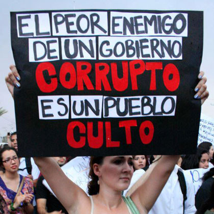 Pancarta en una manifestación contra la subida del IVA en cultura.