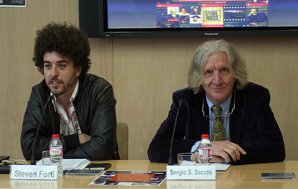 Steven Forti, organizador del Festival «Cose di Amilcare» y Sergio Sacchi, director del Club Tenco.