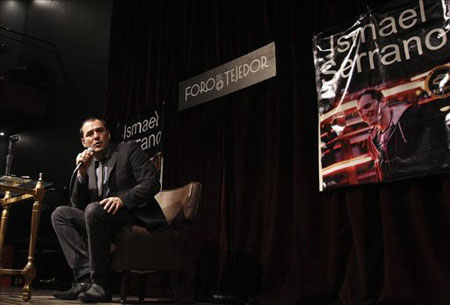 El cantautor madrileño Ismael Serrano ayer martes 23 de octubre de 2012, durante una rueda de prensa en Ciudad de México, donde anunció su presentación, el próximo jueves, en el Centro Cultural Ollin Yoliztli, como parte de la promoción de su último material discográfico «Todo empieza y todo acaba en ti». © EFE