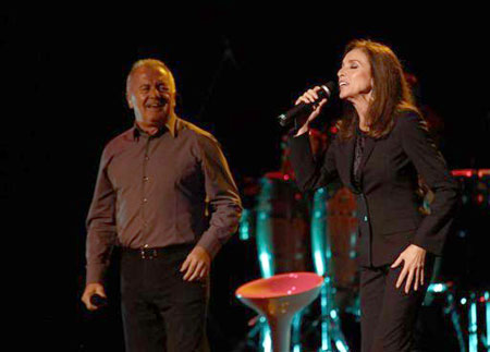 La cantante española Ana Belén se presenta en concierto con Víctor Manuel en el Teatro Nacional de la Casa de la Cultura de Quito (Ecuador).