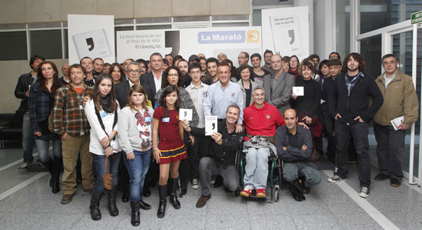 Algunos de los participantes en el «Disc de la Marató 2012» en la presentación de esta mañana. © TV3