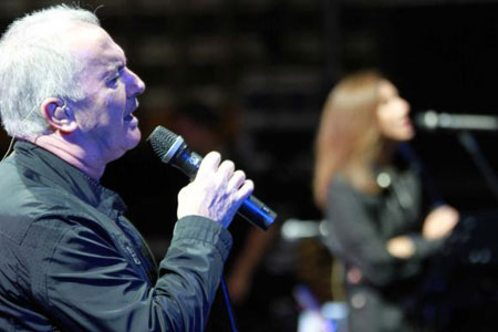 Víctor Manuel y Ana Belén durante las pruebas de sonido en el coliseo General Rumiñahui de Quito © Eduardo Flores/Agencia Andes