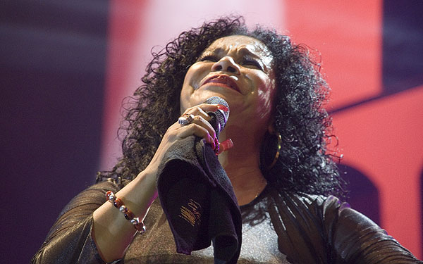 La peruana Eva Ayllón cantó una muestra de música criolla y se definió como «una negra que canta». © Pol Pintanel