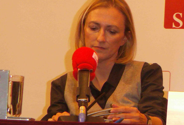 Inés Fonseca durante la presentación del libro-disco «Dos en uno» en la Sala Manuel de Falla de la SGAE.