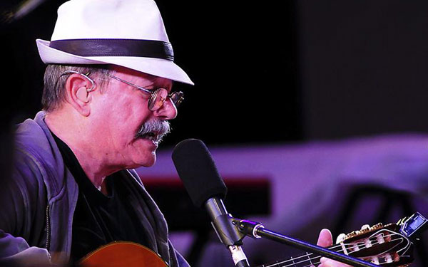 Silvio Rodríguez en el concierto del Centenario del Partido Comunista de Chile. © EFE