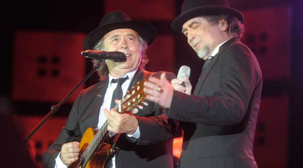 Joan Manuel Serrat y Joaquín Sabina en La Bombonera. © Fernando Gens/Télam