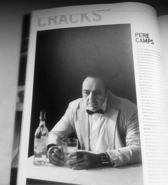 Fotografía de Pere Camps —homenaje a Casablanca— publicada en la revista Enderrock del mes de diciembre. © Juan Miguel Morales