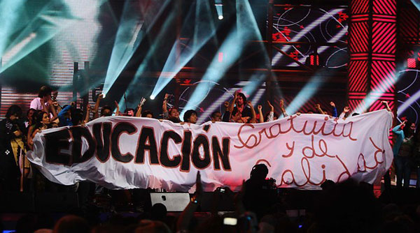 Estudiantes chilenos durante el concierto de Illapu en el Festival del Huaso de Olmué 2013.