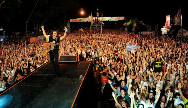 León Gieco cerró el V Cerveza Santa Fe Música en el Río 2013. © Prensa Gobierno de la Ciudad de Santa Fe
