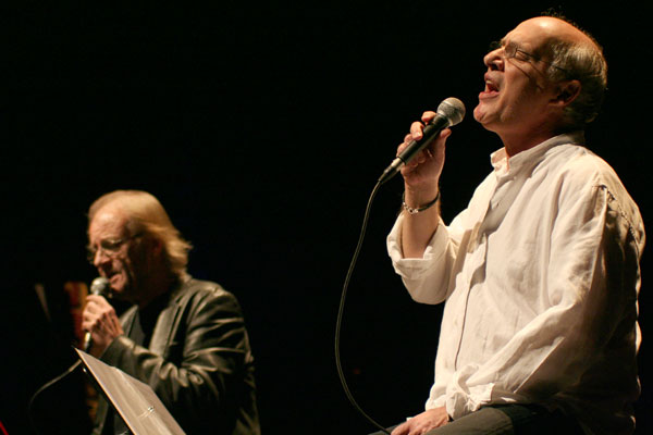 Luis Eduardo Aute y Joan Isaac. © Xavier Pintanel