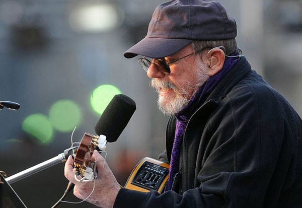 Silvio Rodríguez en la Plaza de Mayo. © Télam