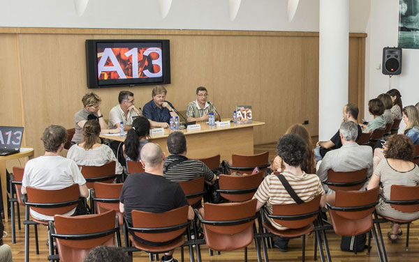 Presentación del Anuari 2013 de la Música en la sede barcelonesa de la SGAE. En la mesa de izquierda a derecha: Agnela Domínguez, directora de Comunicación y Actividades de la SGAE zona mediterránea; Albert Bardolet, director del Área de Música del Instituto Catalán de las Empresas Culturales (ICEC) del Departamento de Cultura de la Generalidad de Cataluña; Lluís Gendrau, director editorial del Grupo Enderrock; y Jordi Gratacós, presidente de la Asociación Profesional de Representantes, Promotores y Managers de Cataluña (ARC). © Enderrock